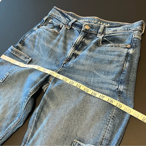 AMERICAN EAGLE Super High Rise Baggy Straight Cargo Jeans size 4, medium wash - Picture 6 of 16